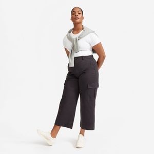 Everlane—The Wide Leg Crop Cargo Pant washed black
